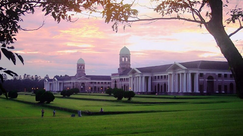 16 Exceptionally Beautiful College Campuses In India
