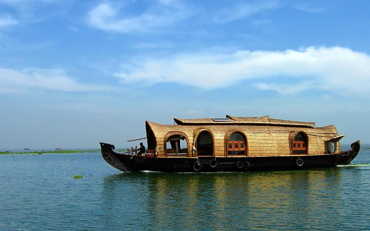 houseboat tourism