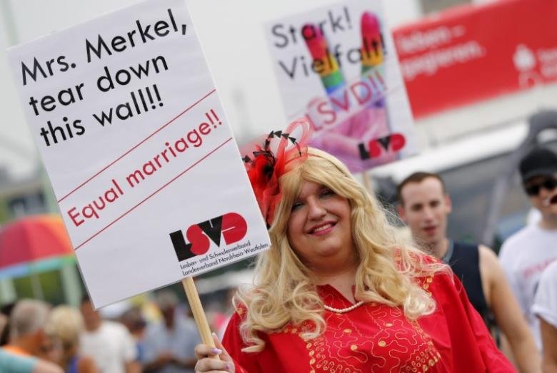 Germany Legalizes Same Sex Marriage Despite Angela Merkels Vote Against It 