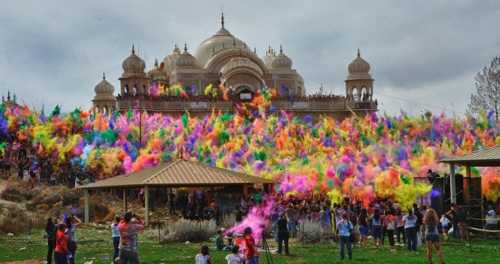 biggest holi celebration in world