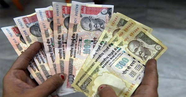 rs-2-crore-in-scrapped-currency-notes-seized-from-a-car-in-mumbai