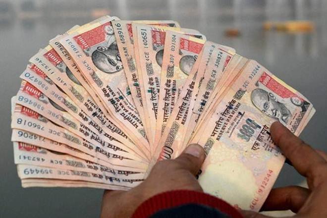 rs-2-crore-in-scrapped-currency-notes-seized-from-a-car-in-mumbai