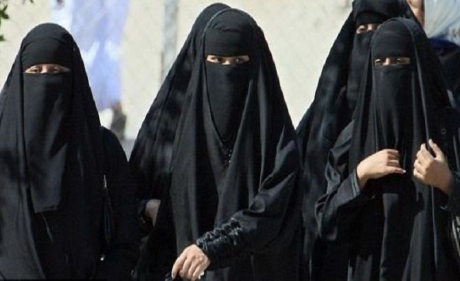 Women Will Get Fined 6500 Euros for Wearing a Burqa in This Swiss Province