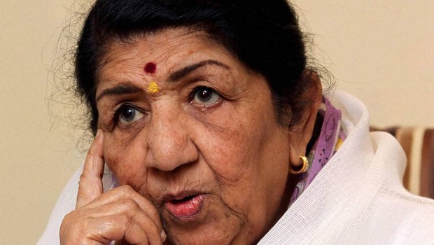 Legendary Singer Lata Mangeshkar Returns To Recording Studio After 2