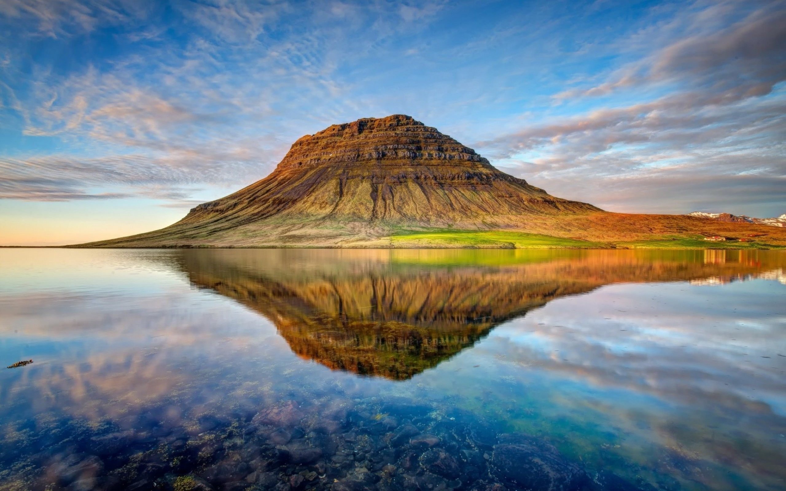 These Surreal Pictures Of Iceland's Natural Beauty Will ...