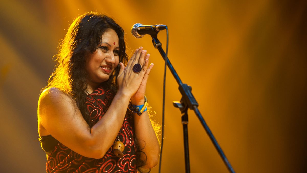 British singers. Песня самка. Singer woman. Tritha Chudhry. Tritha chupdihrya.