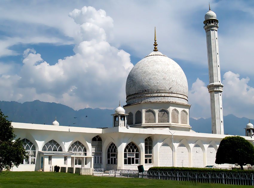 10 Most Beautiful Mosques And Masjids In India You Should Visit At Least Once 7160