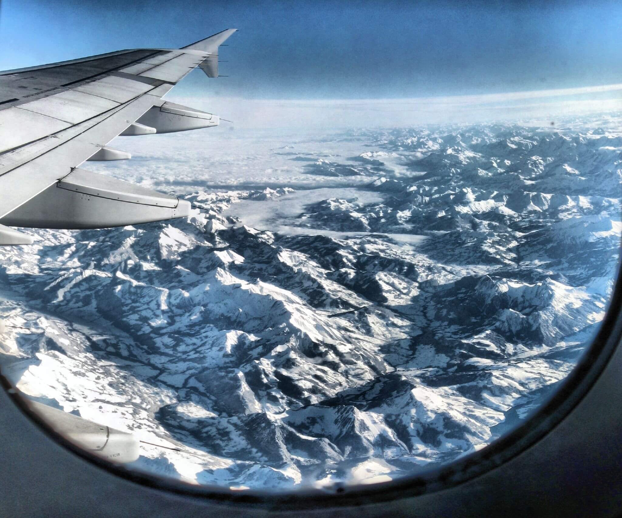Фото с самолета из окна днем