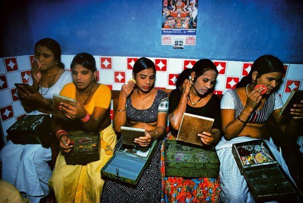 These Candid Photos Capture The Lives And Times Of Mumbais Sex Workers In The ‘80s 5589