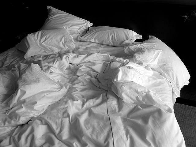 Apparently, The Average Single Man Washes His Bedsheets Just 4 Times A ...