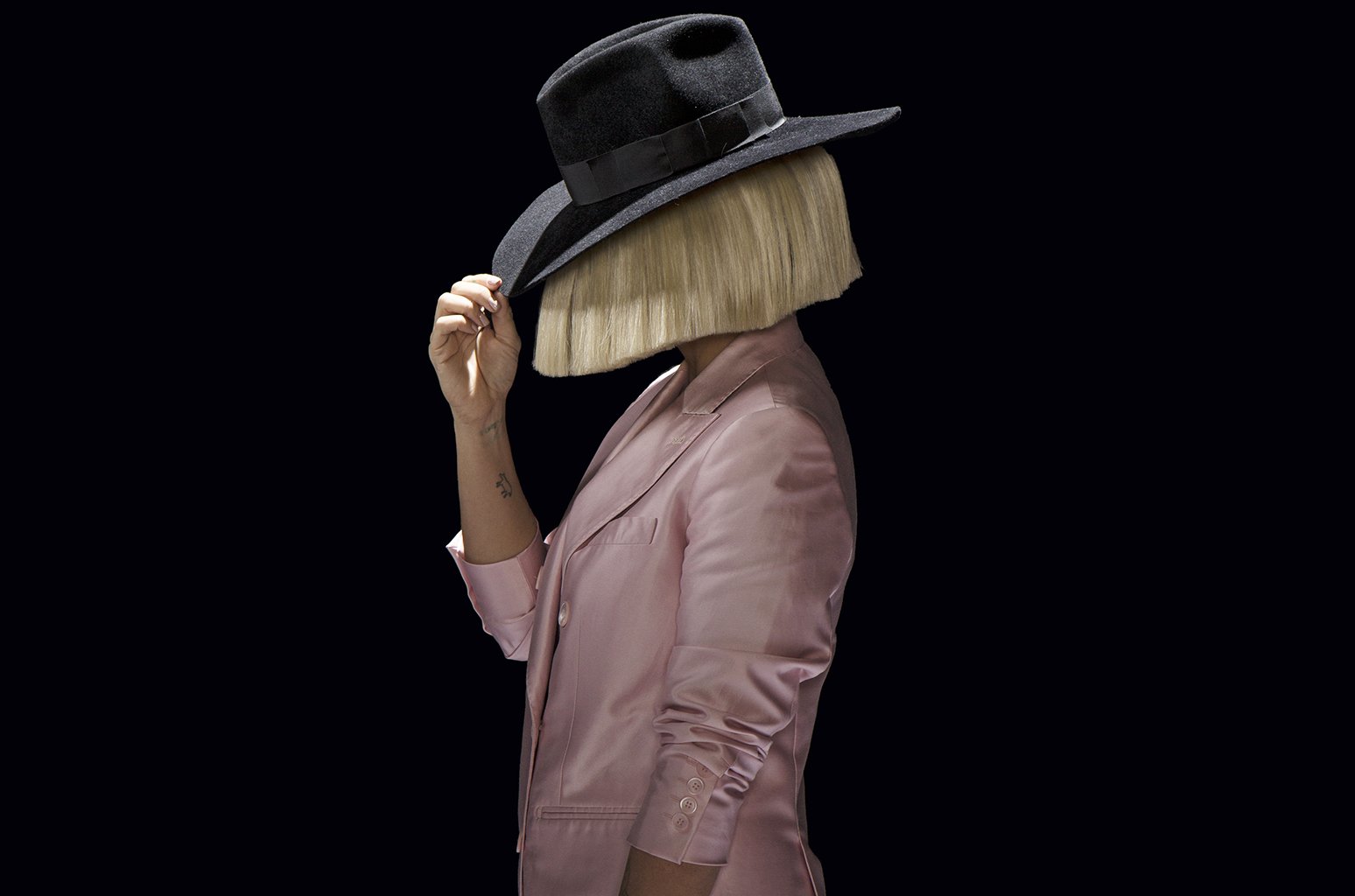 The Reason Behind Sia Hiding Her Face Is More Than Just A Bizarre ...