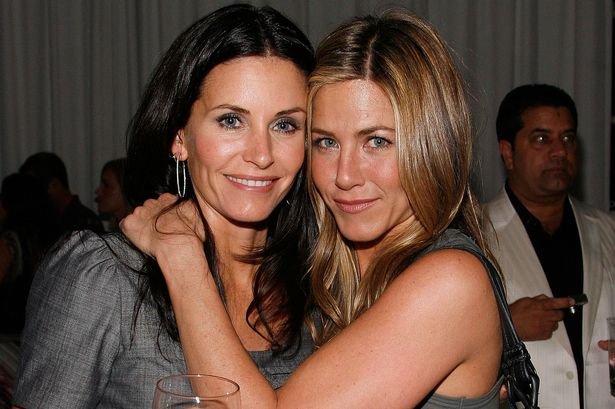 12 Times Courteney Cox & Jennifer Aniston Gave Us #Friendshipgoals By ...