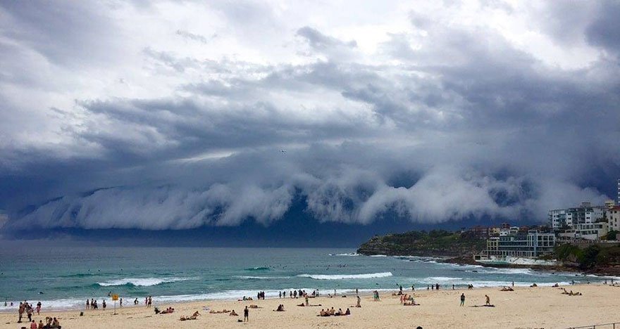 This Scary Cloud Over Sydney Looks Just Like A Tsunami Each Photo Is More Chilling Than The First