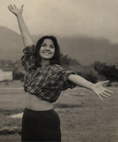 These Vintage Photos Of A Young Tanuja Will Take You Back To Bollywood