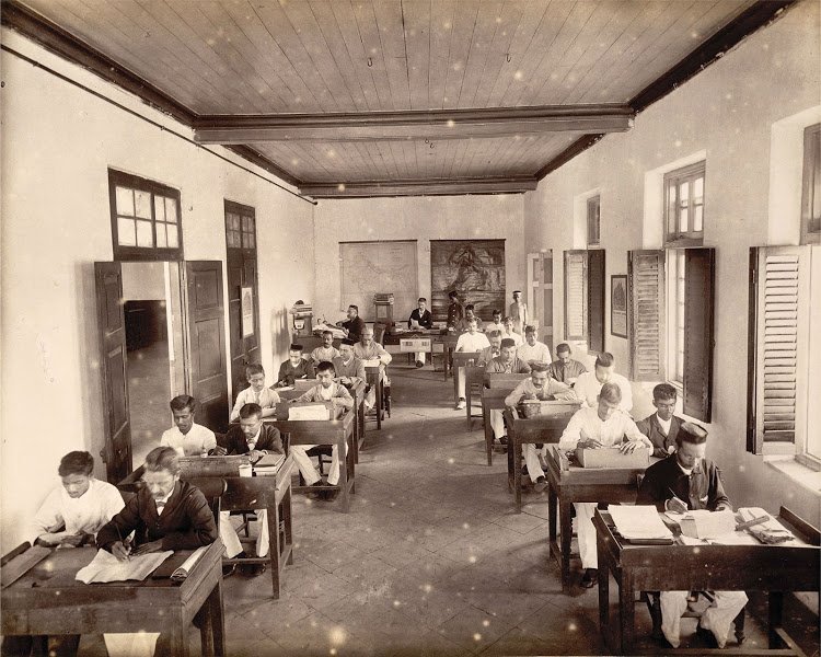 15 Vintage Photographs Of The Times Of India Office From The 19th Century