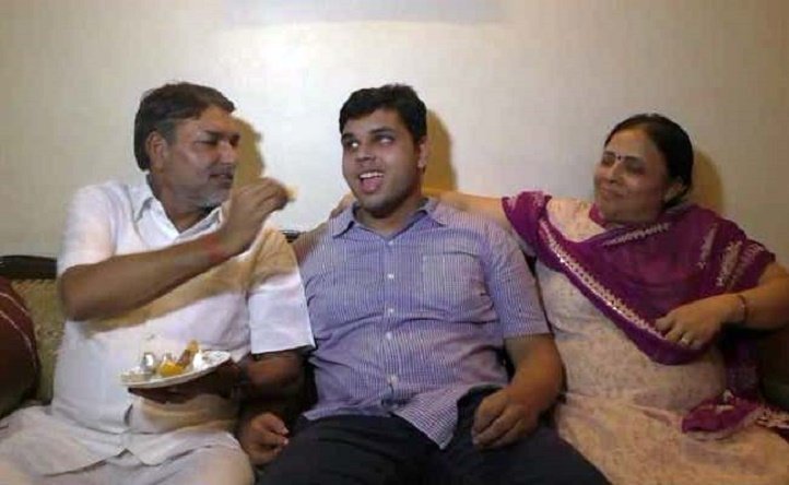 Visually Impaired Delhi Boy Scores 91.4% In Class 12 Boards. Also Tops Law Entrance Exam!