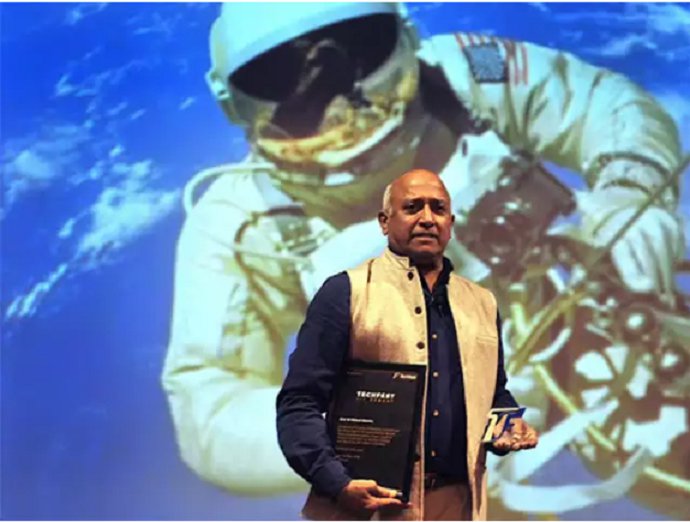 Wing Commander Rakesh Sharma, अंतरिक्ष में कदम रखने वाले पहले भारतीय