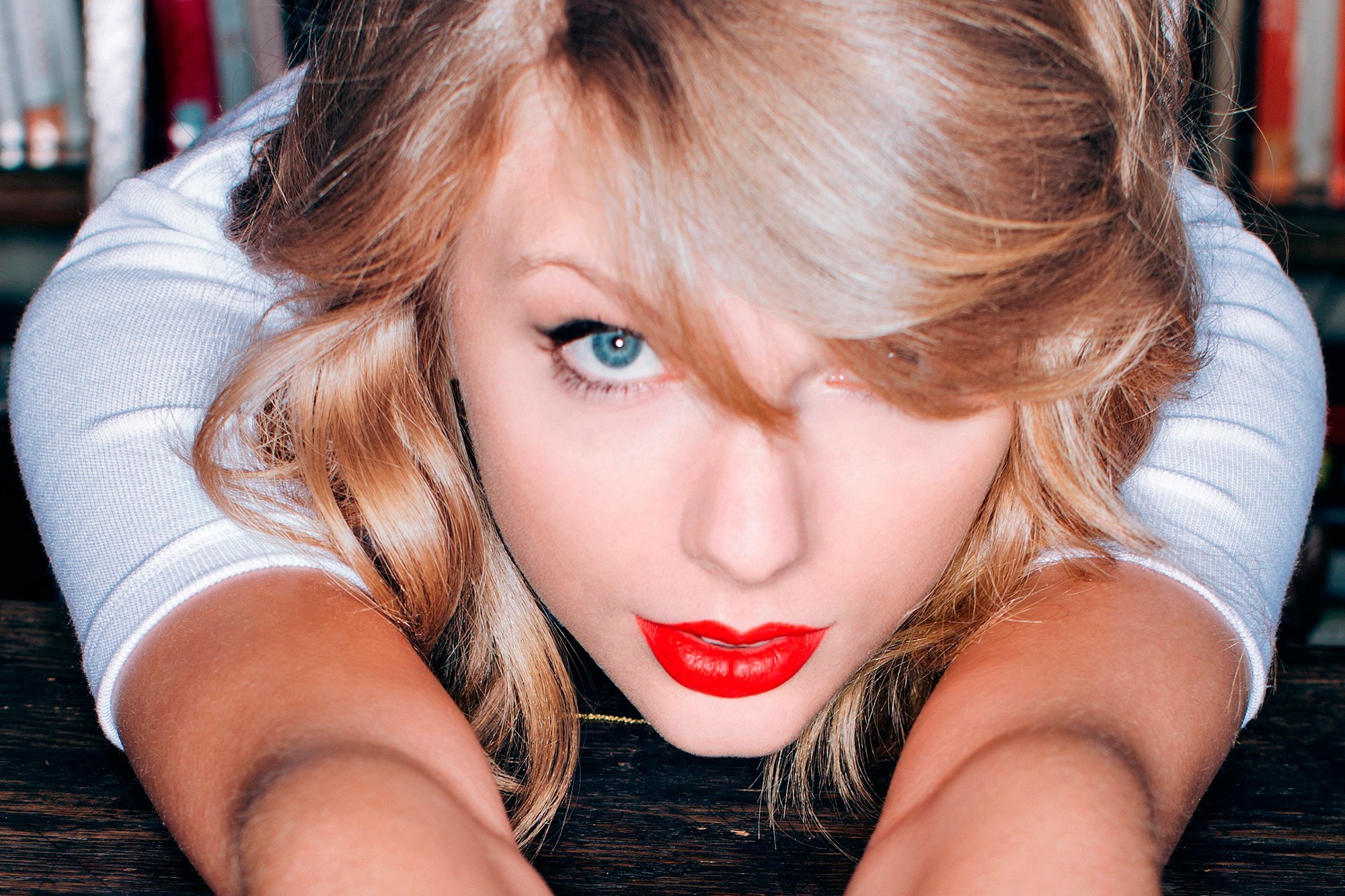 2000px x 1333px - Taylor Swift Played It Smart And Bought Some Porn Sites For ...