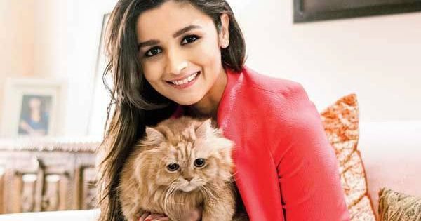 29 Photos Of Bollywood Celebrities With Their Super Adorable Pets