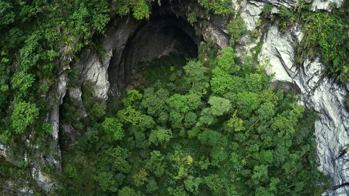 Aerial Footage Of Giant ‘Hang Son Doong’ Cave Will Make You Stand Up ...