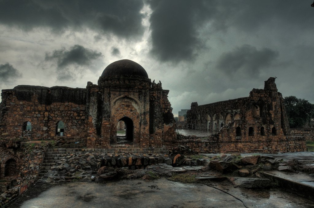 14 Haunted Places In Delhi You Should Visit On The Next Amavas Ki Raat